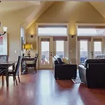 Panoramic Mountain View Condo