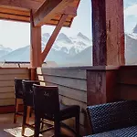 Panoramic Mountain View Condo