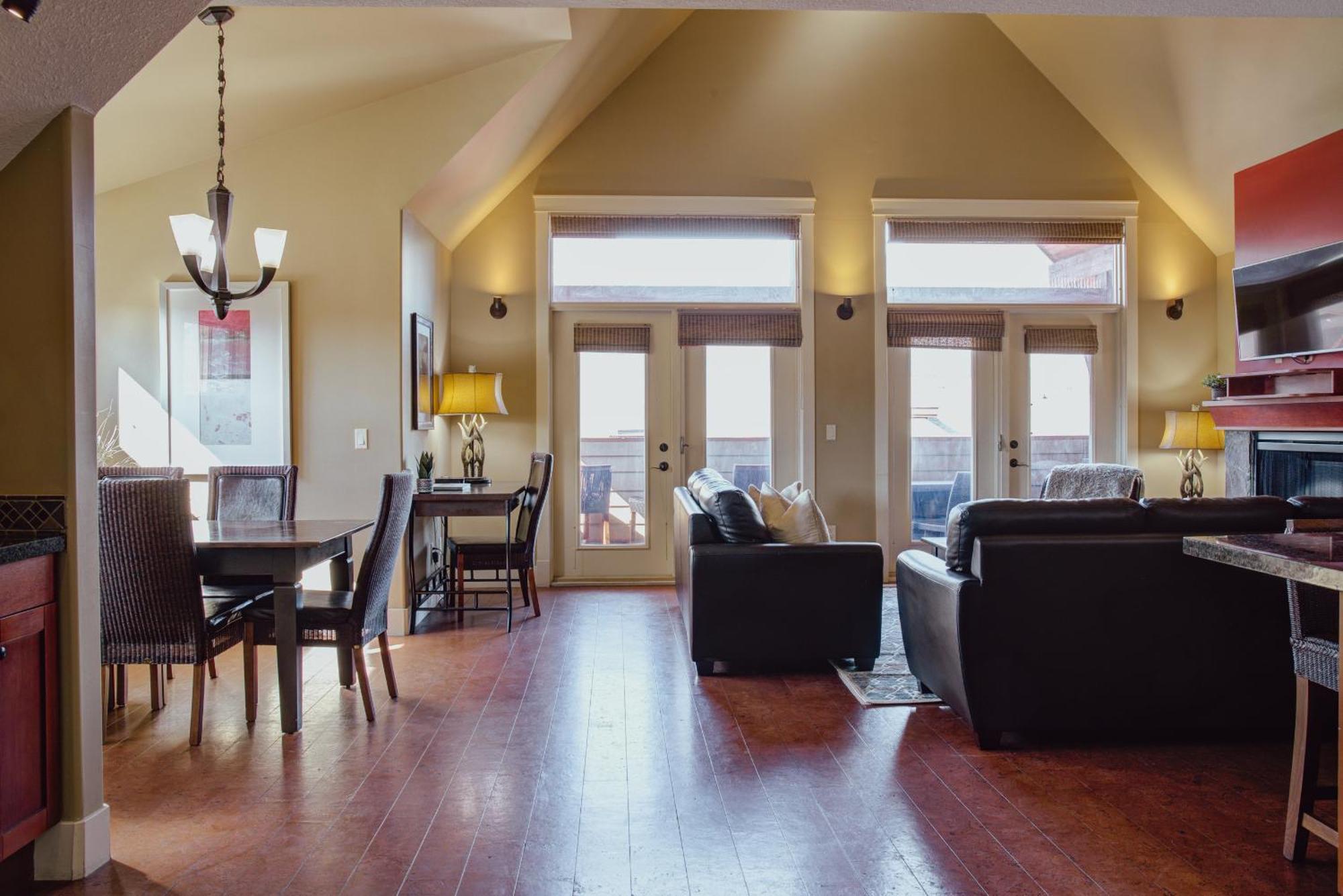 Apartment Panoramic Mountain View Canmore