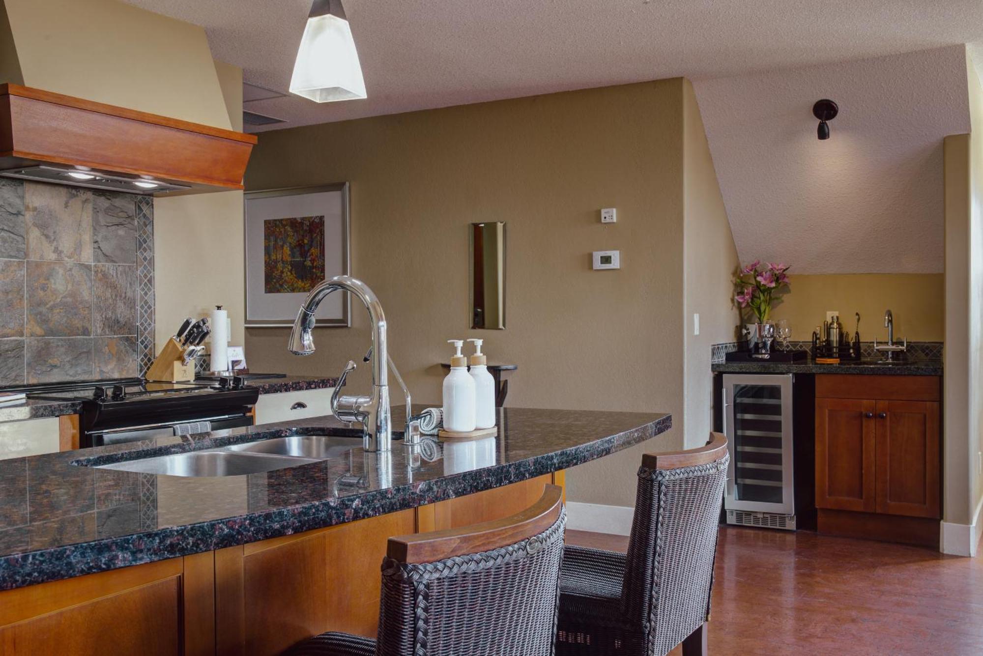 Apartment Panoramic Mountain View Canmore